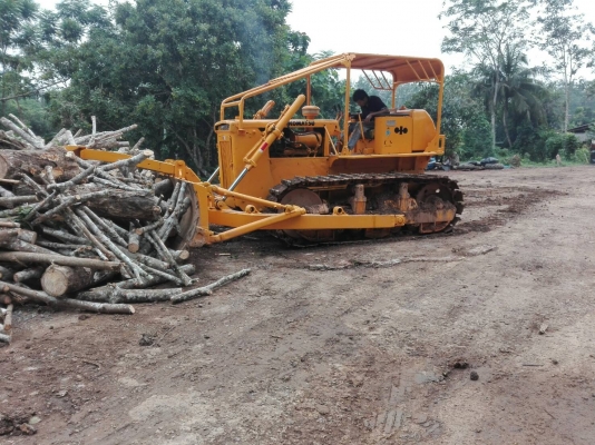 ขายรถแทรคเตอร์ KOMATSU D50A-15 ห้องเลี้ยวน้ำมัน ราคา 300000