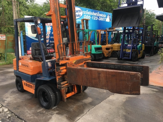 ขายรถหนีบก้อนแบนสำหรับงานร้านขายของเก่าร้านรีไซเคิ้ล