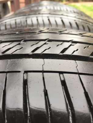 ยาง Dunlop 205 70 15 ปี17 ดอกเต็ม ไม่มีปะ ใช้ยาว ราคาไม่แพง