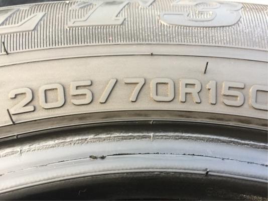 ยาง Dunlop 205 70 15 ปี17 ดอกเต็ม ไม่มีปะ ใช้ยาว ราคาไม่แพง