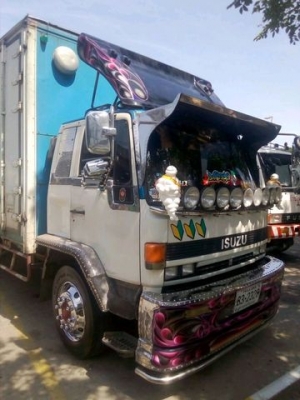 ขาย อีซูชุ 165 แรง ตู้สิบบาน ยาว 7.20.ม. รถสวยๆตามภาพ เจ้าของขายเอง 450,000  บาท ขาย อีซูชุ 165 แรง ตู้สิบบาน ยาว 7.20.ม. รถสวยๆตามภาพ เจ้าของขายเอง 450,000  บาท