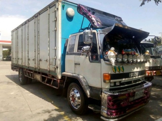 ขาย อีซูชุ 165 แรง ตู้สิบบาน ยาว 7.20.ม. รถสวยๆตามภาพ เจ้าของขายเอง 450,000  บาท ขาย อีซูชุ 165 แรง ตู้สิบบาน ยาว 7.20.ม. รถสวยๆตามภาพ เจ้าของขายเอง 450,000  บาท