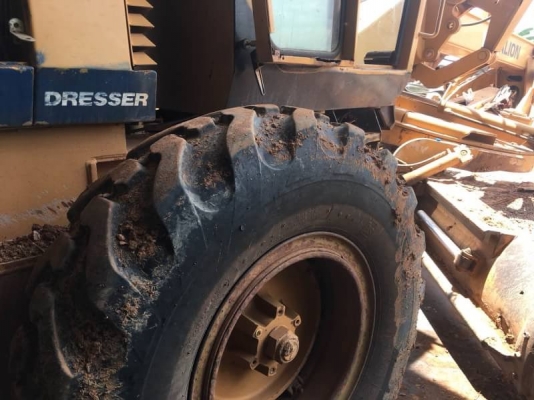 ขาย 895,000 รถเกรด GALION 850A สภาพสวยกิปพร้อมใช้ เครื่องดี เกียร์แรง ระบบไฮโดลิกพร้อม. เอกสารเล่มทะเบียน  รถอยู่ โคราช โทร 0610710295