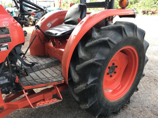 รถไถl4708dt ใบมีดหน้า เล่มพร้อม รถพร้อมใช้งาน