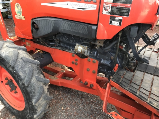 รถไถl4708dt ใบมีดหน้า เล่มพร้อม รถพร้อมใช้งาน