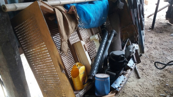 ขายรถแบคโฮ KOMATSU PC100L-3 มีฝาครอบเครื่อง ราคา 230000