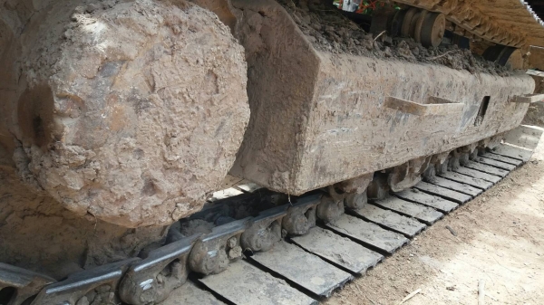 ขายรถแบคโฮ KOMATSU PC100L-3 มีฝาครอบเครื่อง ราคา 230000