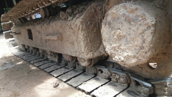 ขายรถแบคโฮ KOMATSU PC100L-3 มีฝาครอบเครื่อง ราคา 230000