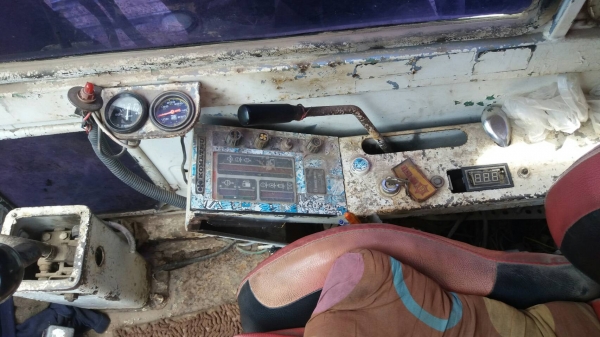 ขายรถแบคโฮ KOMATSU PC100L-3 มีฝาครอบเครื่อง ราคา 230000