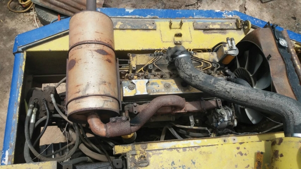 ขายรถแบคโฮ KOMATSU PC100L-3 มีฝาครอบเครื่อง ราคา 230000