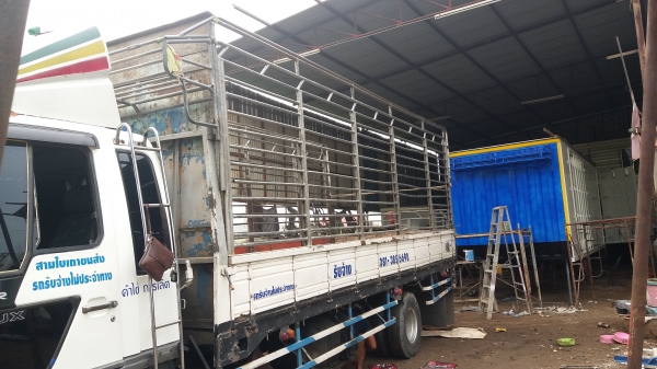 ขายคอกรถ 6 ล้อ ยาว 6 เมตร โทร 0823585392