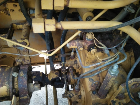 ขายรถตักล้อยาง ยี่ห้อ KOMATSU รุ่น SD25-3เครื่องยนต์ komatsu 6d95 สินค้าเก่าจากJAPAN มีเอกสารอินวอย 