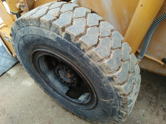 ขายรถตักล้อยาง ยี่ห้อ KOMATSU รุ่น SD25-3เครื่องยนต์ komatsu 6d95 สินค้าเก่าจากJAPAN มีเอกสารอินวอย 