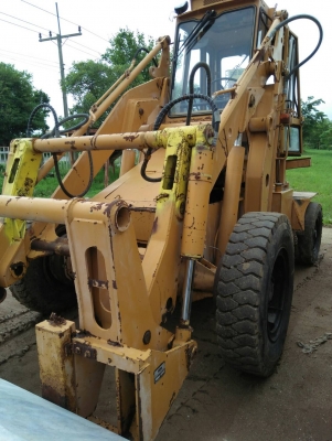 ขายรถตักล้อยาง ยี่ห้อ KOMATSU รุ่น SD25-3เครื่องยนต์ komatsu 6d95 สินค้าเก่าจากJAPAN มีเอกสารอินวอย 