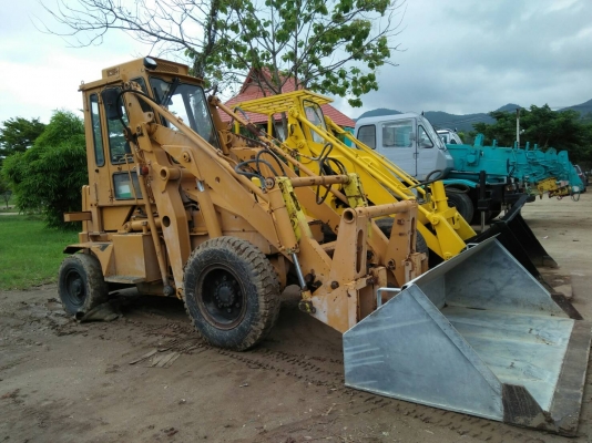 ขายรถตักล้อยาง ยี่ห้อ KOMATSU รุ่น SD25-3เครื่องยนต์ komatsu 6d95 สินค้าเก่าจากJAPAN มีเอกสารอินวอย 
