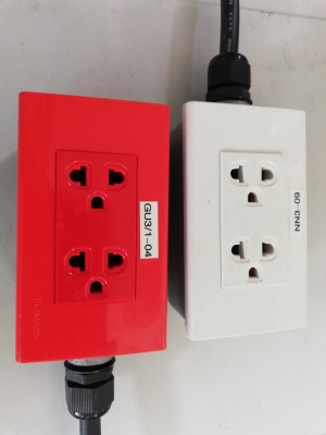 ขายปลั๊กไฟ F.S.BOX 2'' x 4'' 1/2''พร้อมชุดปลั๊ก Panasonic มือ2