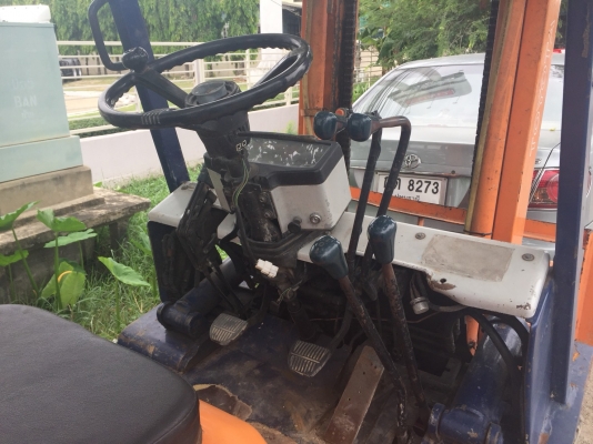 รถฟอร์คลิฟต์ TOYOTAรุ้น5 2ตัน เครื่องดีเซล1J เสาสูง3เมตร ยางตัน เกียร์ธรรมดา พร้อมใช้