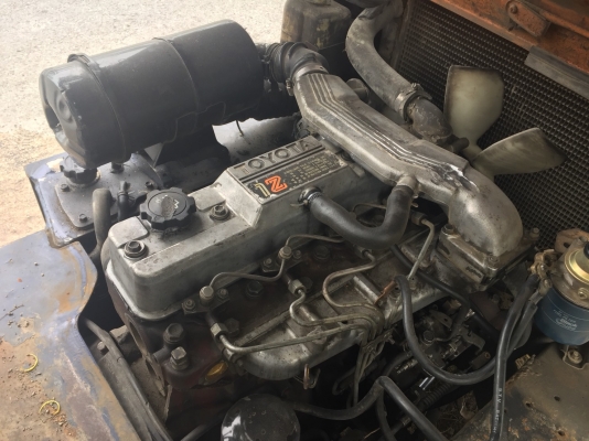 รถฟอร์คลิฟต์ TOYOTAรุ้น5 2ตัน เครื่องดีเซล1J เสาสูง3เมตร ยางตัน เกียร์ธรรมดา พร้อมใช้