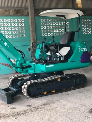 รถขุด KOMATSU PC 25-1 รุ่น 7 #คอนโทนสั้น ระบบไว เครื่องปั้มดี พร้อมทำสี พร้อมเช็คระบบ เก่านอกญี่ปุ่น มีเอกสารใบอินวอย  ราคา 360,000-.  สนใจติดต่อโทร:096:5411713 หรือ 092-5768909 (วัชรัตน์) ร้าน แสนเจริญ แทรกเตอร์