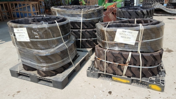 แทรคยางใหม่ 400x72.5x72 หลายขนาด  ใช้สำหรับ รถขุดเล็ก40/50/55 สอบถามขนาดและราคาได้