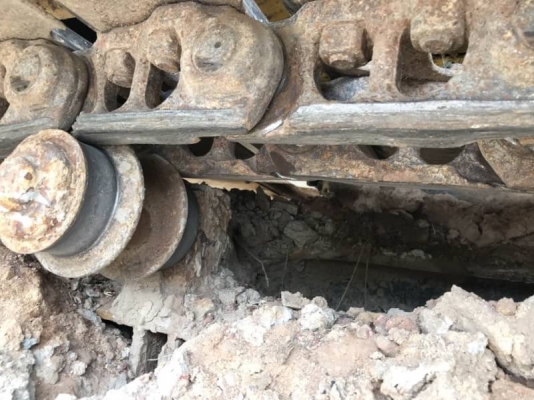 ขาย 1,250,000 บาท KOMATSU PC160-8 ทำงาน 13,XXX ชม เครื่องดี ปั้มแรง โช่หนา เอวแน่น เอกสารเล่มทะเบียน  รถอยู่ โคราช โทร 0610710295