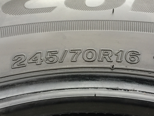 ยาง Bridgestone 245 70 16 กลางปี17 ดอกเต็ม ไม่มีปะ เนื้อนิ่มๆ ใช้ยาว ราคาไม่แพง