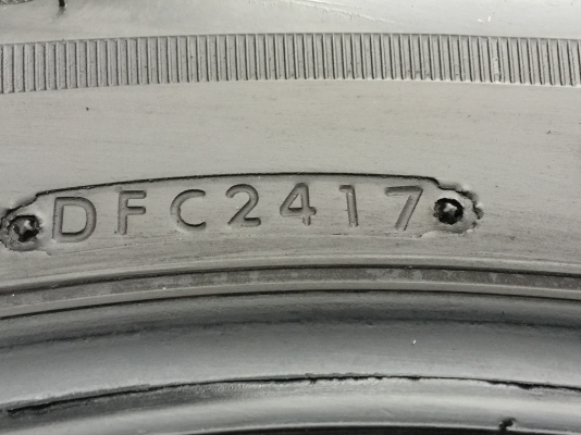 ยาง Bridgestone 245 70 16 กลางปี17 ดอกเต็ม ไม่มีปะ เนื้อนิ่มๆ ใช้ยาว ราคาไม่แพง