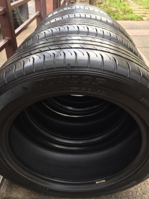 ยาง Dunlop 215 55 17 ปี17 ดอกเต็ม ไม่มีปะ เนื้อนิ่มๆ ใช้ยาว ราคาไม่แพง