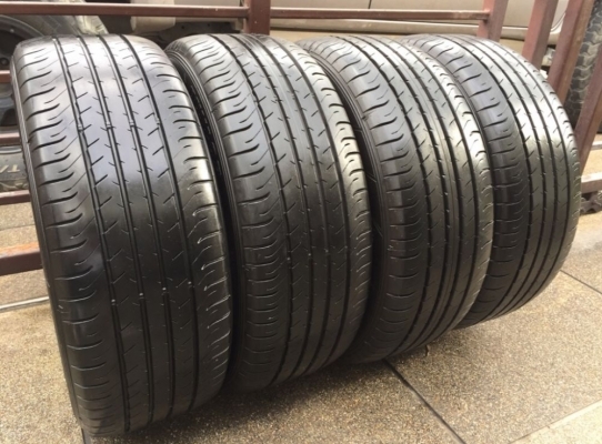 ยาง Dunlop 215 55 17 ปี17 ดอกเต็ม ไม่มีปะ เนื้อนิ่มๆ ใช้ยาว ราคาไม่แพง