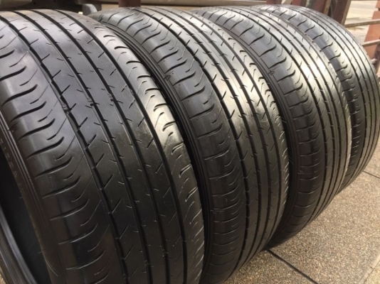 ยาง Dunlop 215 55 17 ปี17 ดอกเต็ม ไม่มีปะ เนื้อนิ่มๆ ใช้ยาว ราคาไม่แพง