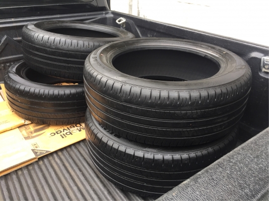 ยาง Dunlop 215 55 17 ปี17 ดอกเต็ม ไม่มีปะ เนื้อนิ่มๆ ใช้ยาว ราคาไม่แพง