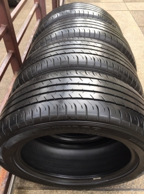 ยาง Dunlop 215 55 17 ปี17 ดอกเต็ม ไม่มีปะ เนื้อนิ่มๆ ใช้ยาว ราคาไม่แพง