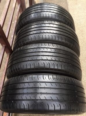 ยาง Dunlop 215 55 17 ปี17 ดอกเต็ม ไม่มีปะ เนื้อนิ่มๆ ใช้ยาว ราคาไม่แพง