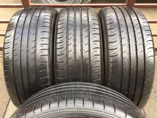 ยาง Dunlop 215 55 17 ปี17 ดอกเต็ม ไม่มีปะ เนื้อนิ่มๆ ใช้ยาว ราคาไม่แพง