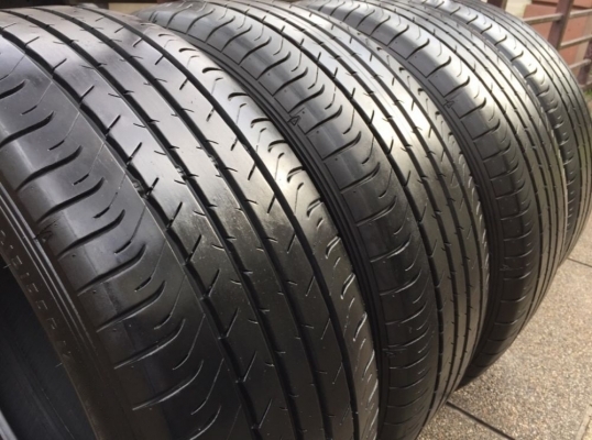 ยาง Dunlop 215 55 17 ปี17 ดอกเต็ม ไม่มีปะ เนื้อนิ่มๆ ใช้ยาว ราคาไม่แพง