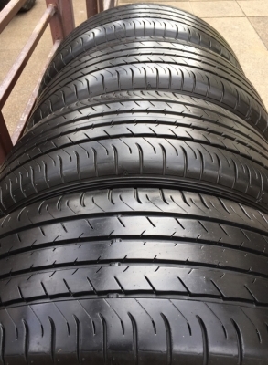 ยาง Dunlop 215 55 17 ปี17 ดอกเต็ม ไม่มีปะ เนื้อนิ่มๆ ใช้ยาว ราคาไม่แพง