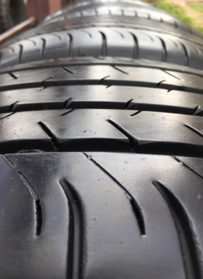 ยาง Dunlop 215 55 17 ปี17 ดอกเต็ม ไม่มีปะ เนื้อนิ่มๆ ใช้ยาว ราคาไม่แพง
