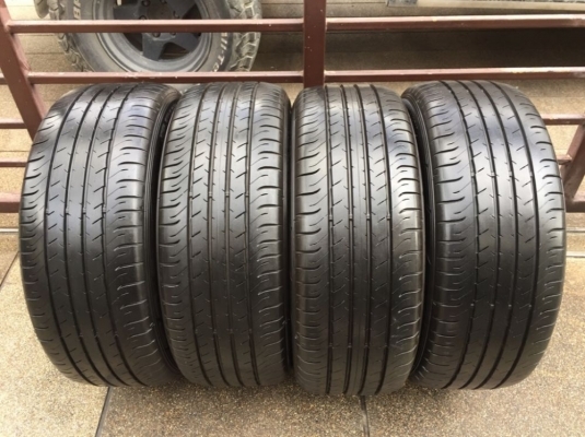 ยาง Dunlop 215 55 17 ปี17 ดอกเต็ม ไม่มีปะ เนื้อนิ่มๆ ใช้ยาว ราคาไม่แพง