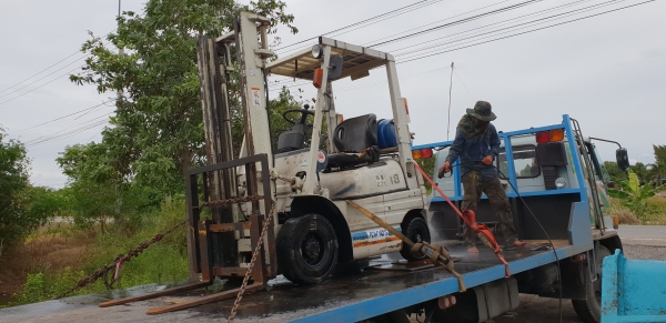 ขายด่วนรถยกTOYOTA6FG18ยก2ตันเสาสูง3.5เมตรยกจริงได้ถึง2.2ตันรถนอกนำเข้ายังไม่เคยใช้งานในเมืองไทยเลย