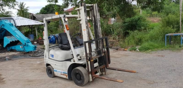 ขายด่วนรถยกTOYOTA6FG18ยก2ตันเสาสูง3.5เมตรยกจริงได้ถึง2.2ตันรถนอกนำเข้ายังไม่เคยใช้งานในเมืองไทยเลย