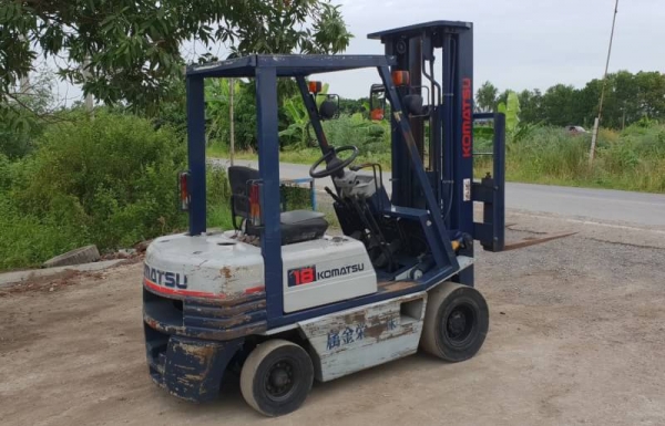 ขายด่วนรถยกKOMATSU FG18-15 ยกได้2ตันยกสูง5เมตรยางตัน4เส้นรถนอกเพิ่งนำเข้ามายังไม่เคยใช้งานในเมืองไทยเลย