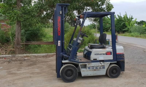 ขายด่วนรถยกKOMATSU FG18-15 ยกได้2ตันยกสูง5เมตรยางตัน4เส้นรถนอกเพิ่งนำเข้ามายังไม่เคยใช้งานในเมืองไทยเลย