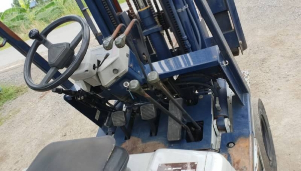 ขายด่วนรถยกKOMATSU FG18-15 ยกได้2ตันยกสูง5เมตรยางตัน4เส้นรถนอกเพิ่งนำเข้ามายังไม่เคยใช้งานในเมืองไทยเลย