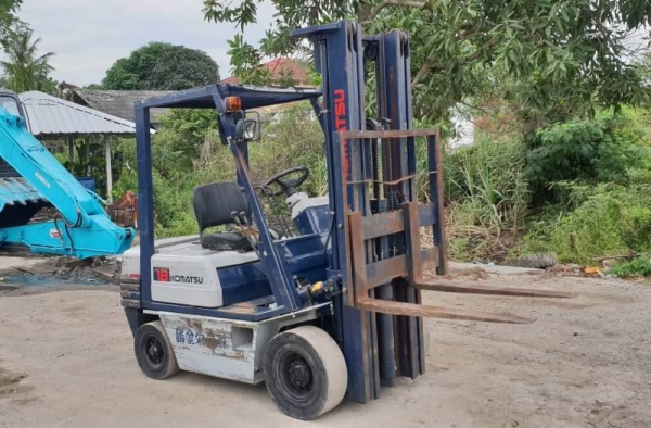 ขายด่วนรถยกKOMATSU FG18-15 ยกได้2ตันยกสูง5เมตรยางตัน4เส้นรถนอกเพิ่งนำเข้ามายังไม่เคยใช้งานในเมืองไทยเลย