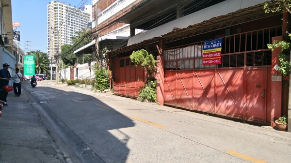 โกดังว่าให้เช่า เนื้อที่ 224 ตรม ย่านพระราม3