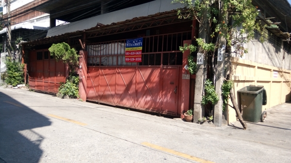 โกดังว่าให้เช่า เนื้อที่ 224 ตรม ย่านพระราม3