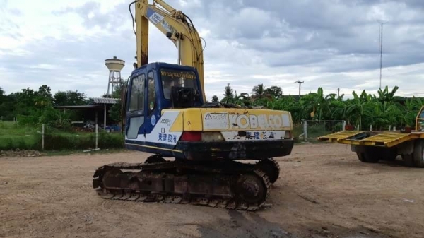 ขาย 560,000  KOBELCO sk 120-3  เครื่องดี ปั๊มแรง เอวแน่น รถสวยสีเดิมทั้งคัน ไฟฟ้าครบ ขาดมอเตอร์คันเร่ง ระบบไวเร็วแรง เอกสารอินวอยท์ รถสวยพร้อมใช้  รถอยู่ นครปฐม 090-772-3710 090-772-3708