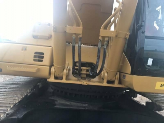 ขาย 1,780,000 CAT 330 C ไฟฟ้าครบ เครื่องดี ปั๊มแรง เอวแน่น ช่วงล่างเต็ม ไม่โหลด  รถสวยสภาพพร้อมใช้งาน เอกสารอินวอยท์ รถอยู่ นครปฐม 090-772-3710 090-772-3708