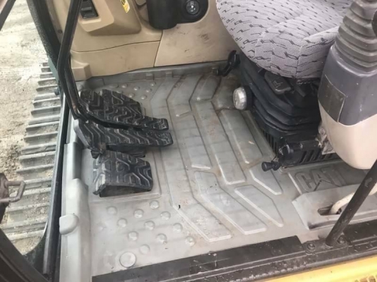 ขาย 1,780,000 CAT 330 C ไฟฟ้าครบ เครื่องดี ปั๊มแรง เอวแน่น ช่วงล่างเต็ม ไม่โหลด  รถสวยสภาพพร้อมใช้งาน เอกสารอินวอยท์ รถอยู่ นครปฐม 090-772-3710 090-772-3708