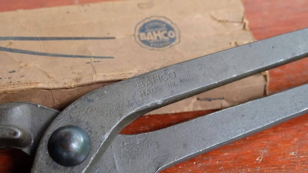 ขายคีมคีบงานร้อน BAHCO MADE IN SWEDEN.ใหม่เก่าเก็บ